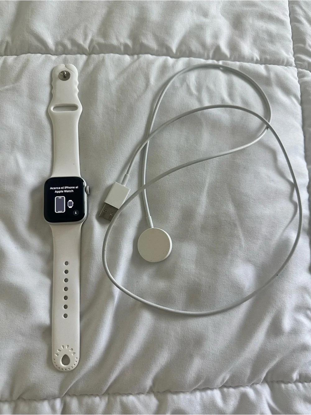 Apple Watch (White) with White Sport Band and USB Magnetic Charger